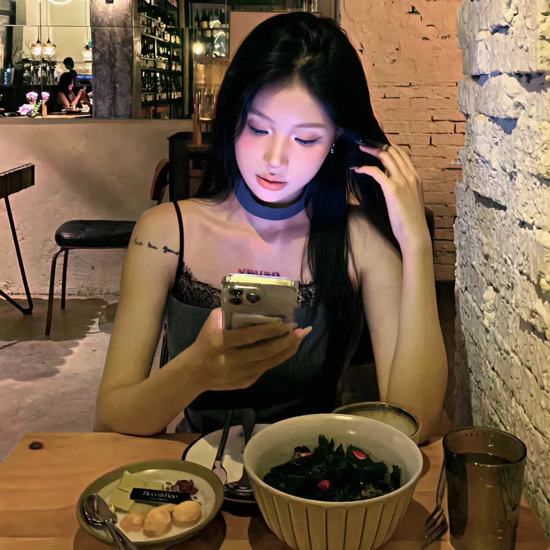 品牌活动现场实拍：当红小花被拍到同回酒店，评论区沦陷